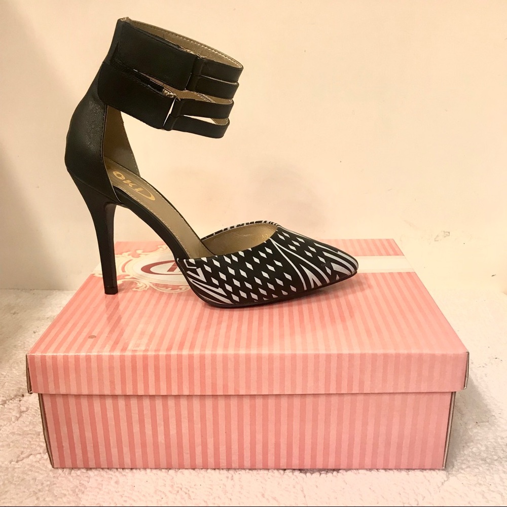 NWT Black & white ankle strap heels